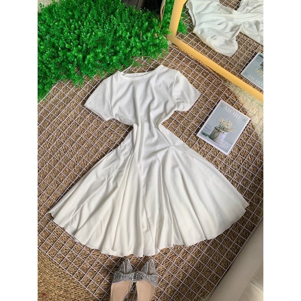 Set Đầm Tay Ngắn Xoè Vạt Đắp Sóng Bồng Bềnh Kèm Quần Cùng Vải Sịn