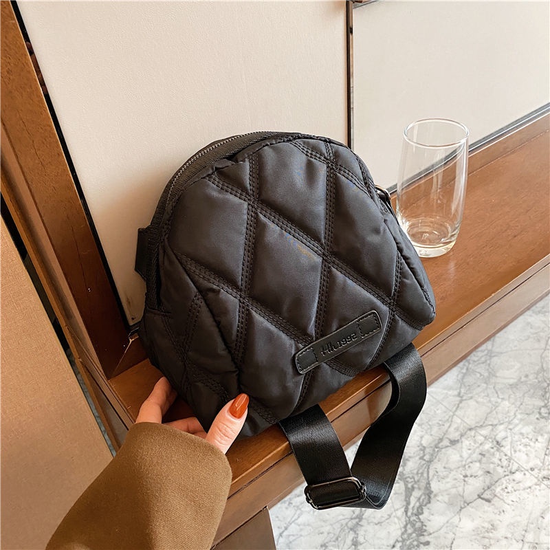 Túi Đeo Chéo Vai Thời Trang Phong Cách Mới 2022 Họa Tiết Thêu Kim Cương Dễ Phối Đồ Cho Nữ