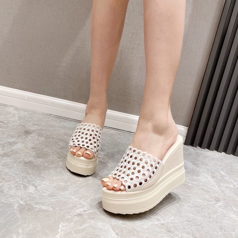 Dép đế xuồng quai to bản đục lỗ 10 - 15 cm, hàng cao cấp