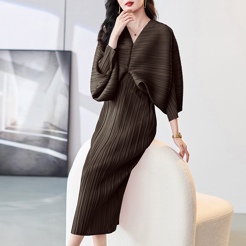 Issey Miyake Đầm Tay Cánh Dơi Cổ Chữ v Màu Trơn Thời Trang 2023 Cho Nữ