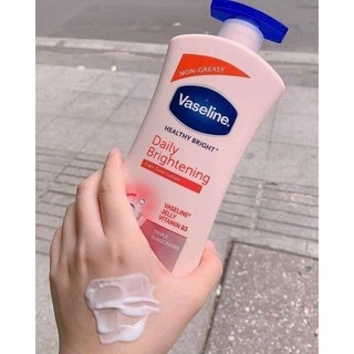 Dưỡng Thể Trắng Da Vaseline 725ml