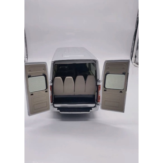 Mô hình xe 16 chỗ Ford Transit 2016 tỉ lệ 1:18