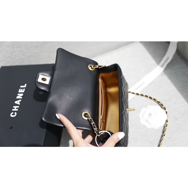 Túi đeo chéo Cha.nel Classic size 20cm charm quả cầu hàng đẹp fullbox