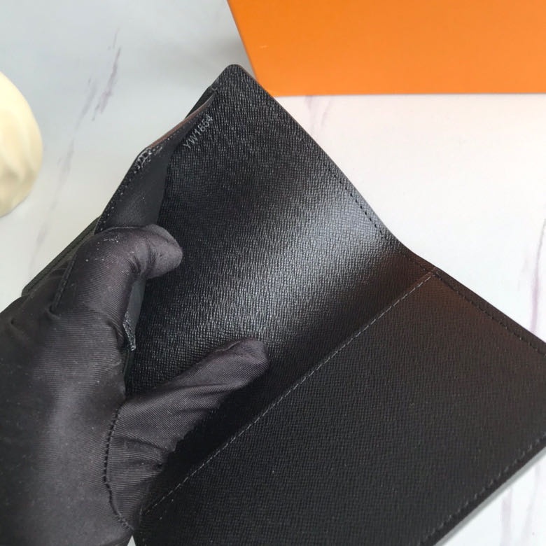 Bộ Hộ Chiếu Louis Vuitton M60181 Một Trăm Ảnh Thời Trang