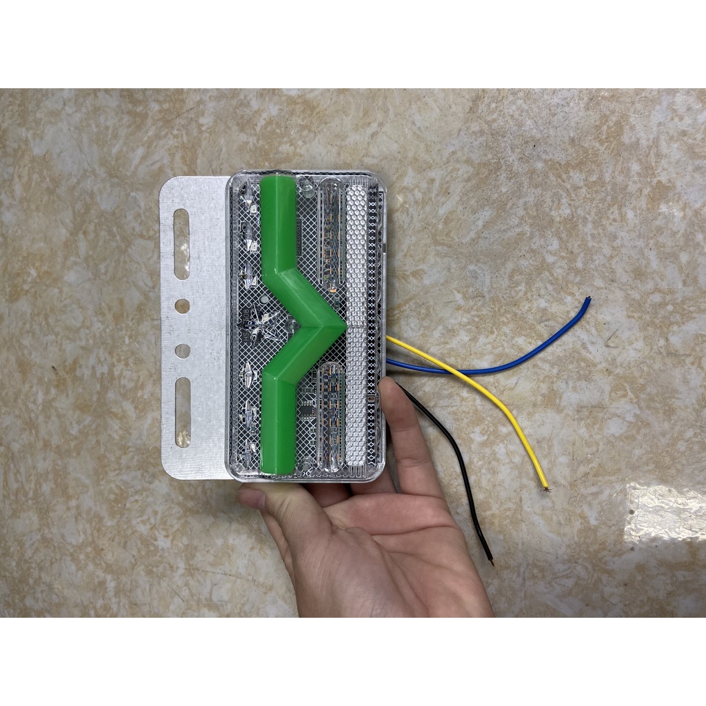 Đèn sườn xe tải chữ v cao cấp 24v