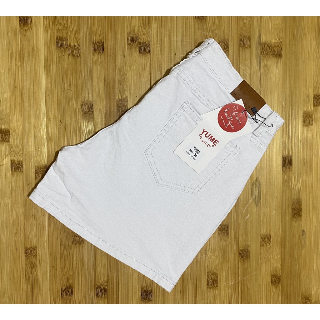Quần Sọt Jean Màu trắng Có Size 28-35. Vải cotton dày và co giãn.Lưng cao đầu cúp.