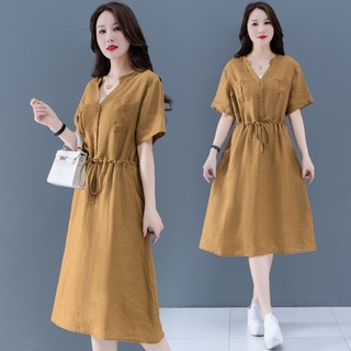 Đầm linen thiết kế cổ V thanh lịch, dây rút eo điều chỉnh tôn dáng, lên form đẹp Đũi Việt D72