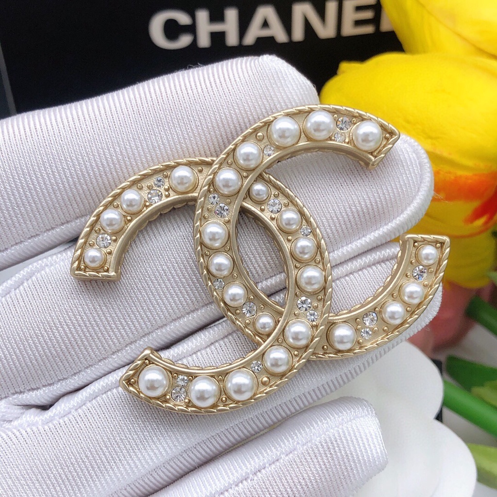 Trâm cài áo Channel nữ hình chữ c đôi đính ngọc cá tính