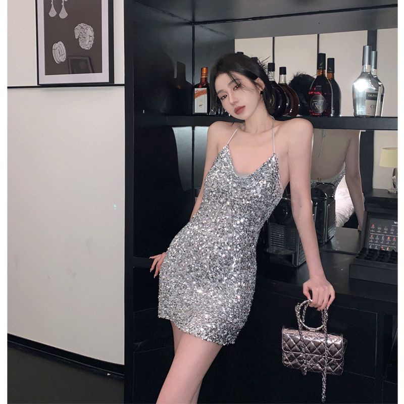 Đầm không tay dáng ôm Thiết Kế Cổ Khoét Sâu Đính Kim Sa Lấp Lánh Quyến Rũ
