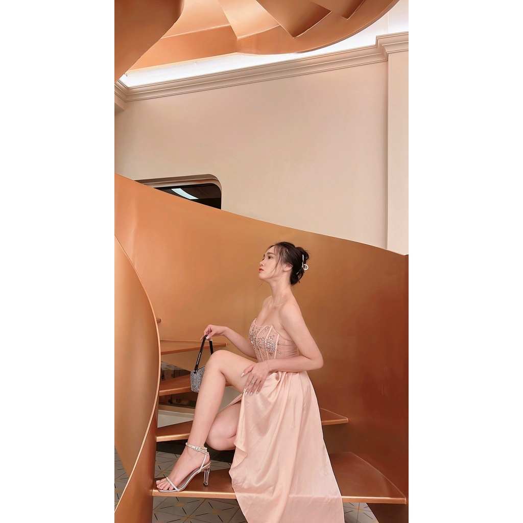 ĐẦM CÚP NGỰC ĐÍNH ĐÁ HỒNG THIẾT KẾ CAO CẤP