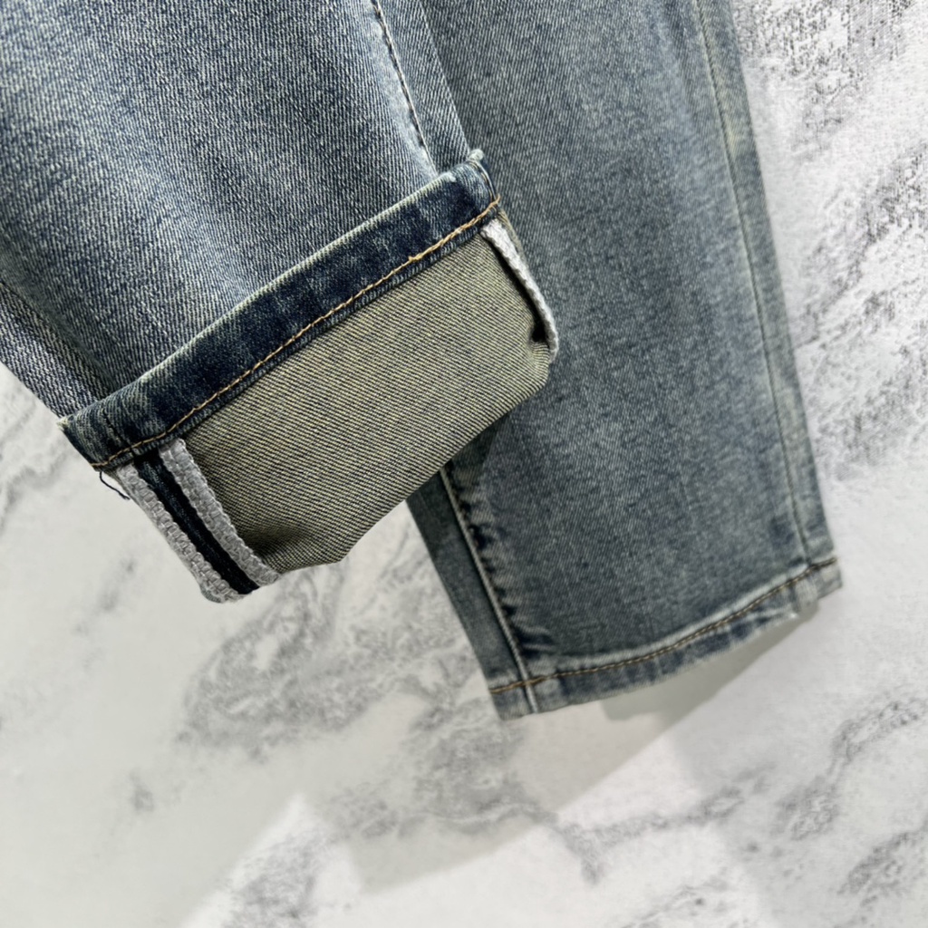 Quần jeans dáng đứng thời trang nam cao cấp thương hiệu Burberry phong cách đơn giản, năng động