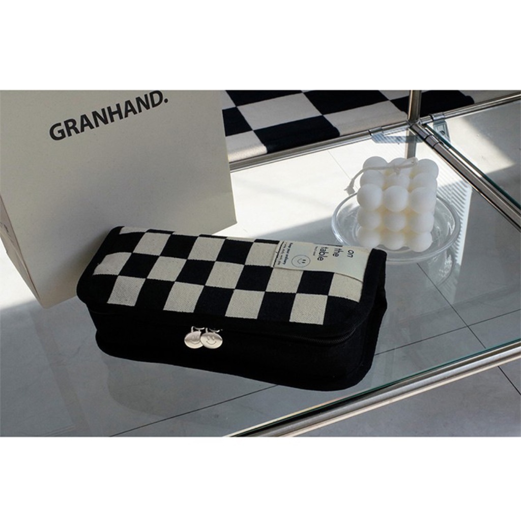 Túi Đựng Bút Chì Trang Điểm Họa Tiết Kẻ Ô Trắng Đen