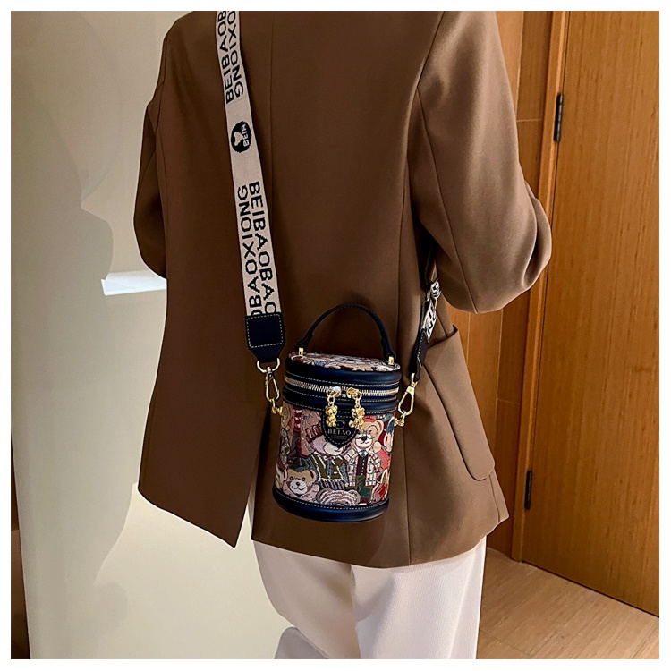 Túi Xách Đeo Chéo Hình Gấu Nhỏ Thiết Kế Mới Cho Nữ
