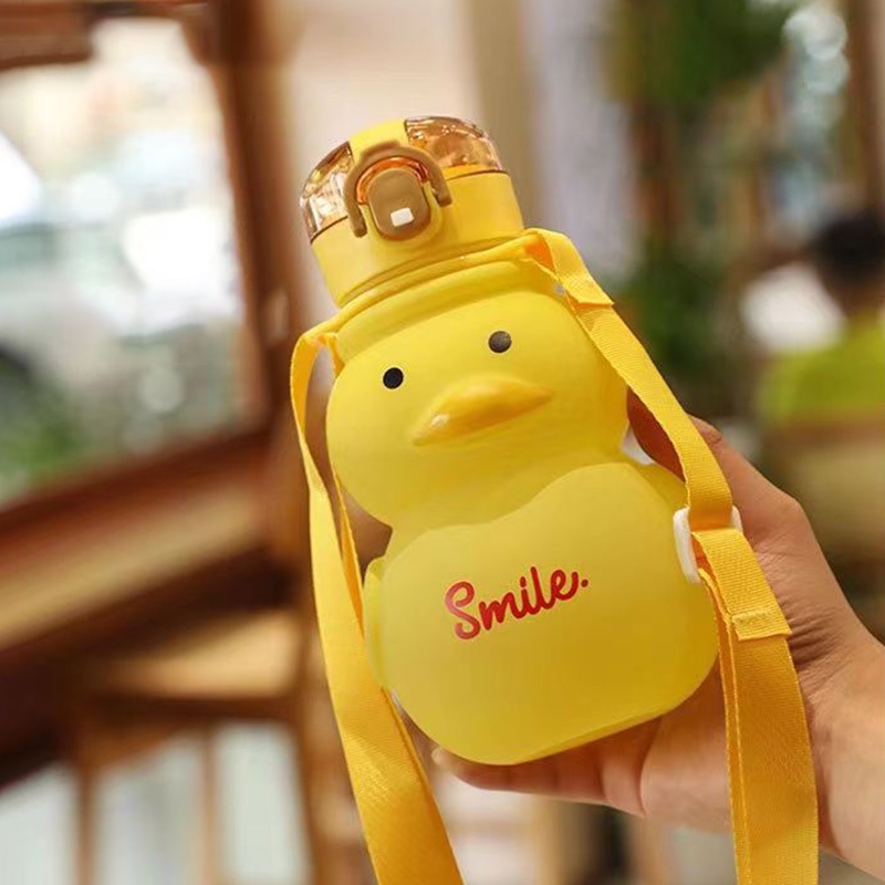Bình Nước Hình Vịt Vàng Nhỏ Xinh Thời Trang Kèm Ống Hút Tiện Dụng Cho Bé