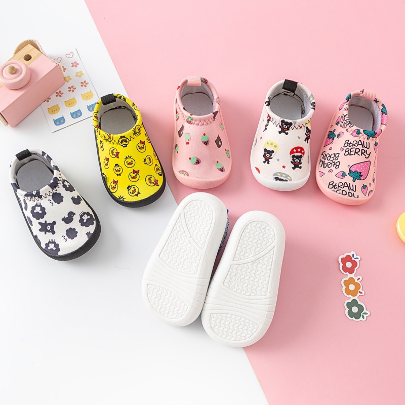 Giày Vải Đế Mềm Chống Trượt Họa Tiết Hoạt Hình Cho Bé