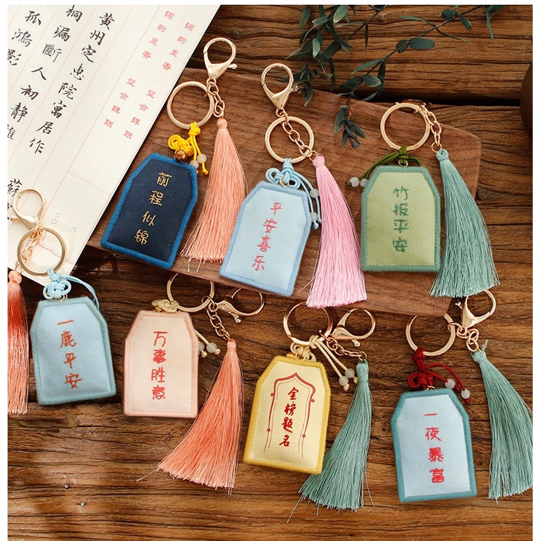 Bùa Hộ Mệnh Cầm Tay Tự Thêu Hình Gấu Trúc