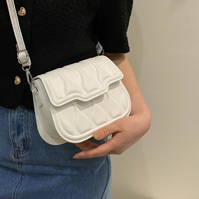 Túi đeo chéo yên ngựa họa tiết Butterfly