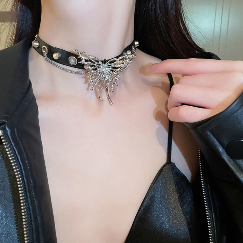 Vòng Cổ Choker Bằng Da Màu Đen Mặt Hình Bướm Có Thể Điều Chỉnh