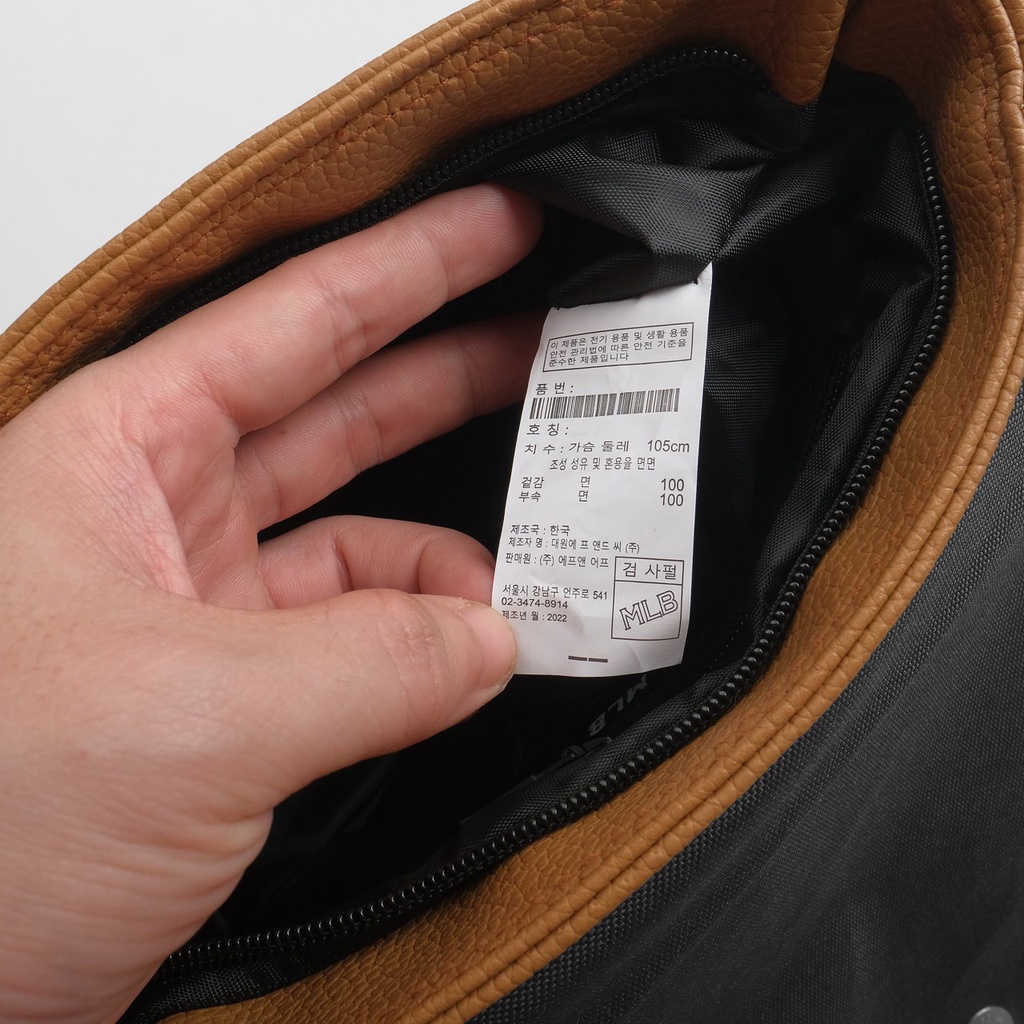 Túi MLB vân da Logo NY kim loại họa tiết Monogram 2023