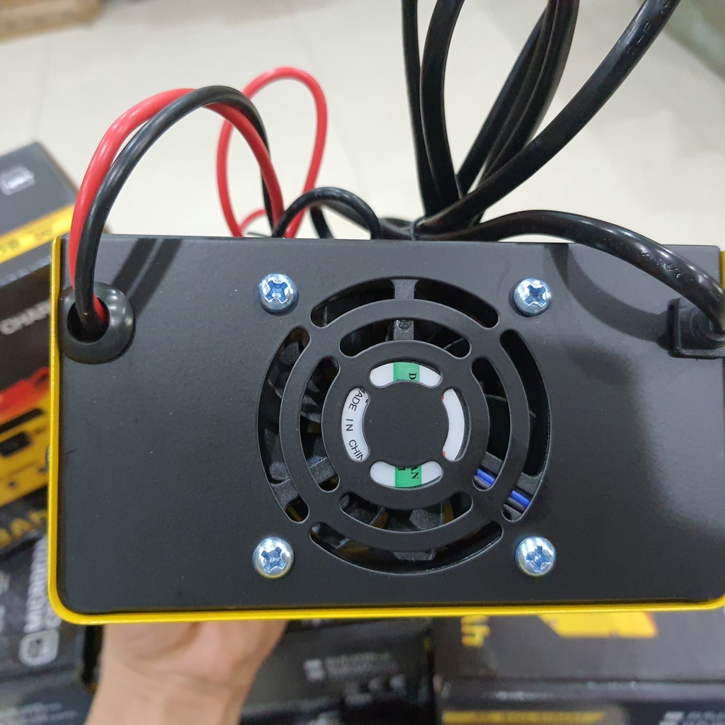 Máy sạc bình ắc quy ô tô xe tải 12V 24V 200AH công suất lớn 15A sạc siêu nhanh tự ngắt khi đầy có quạt tản nhiệt