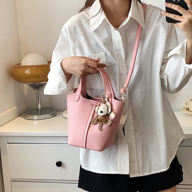 Túi đeo chéo IELGY phong cách cổ điển kèm móc treo thời trang dành cho nữ