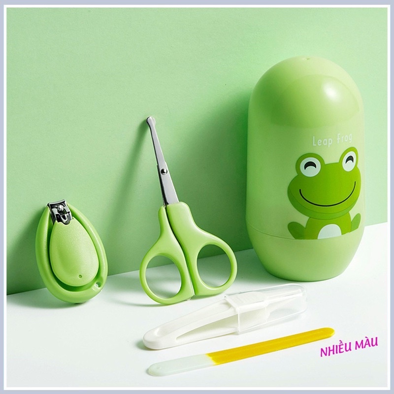 Bấm Móng Tay Cho Bé