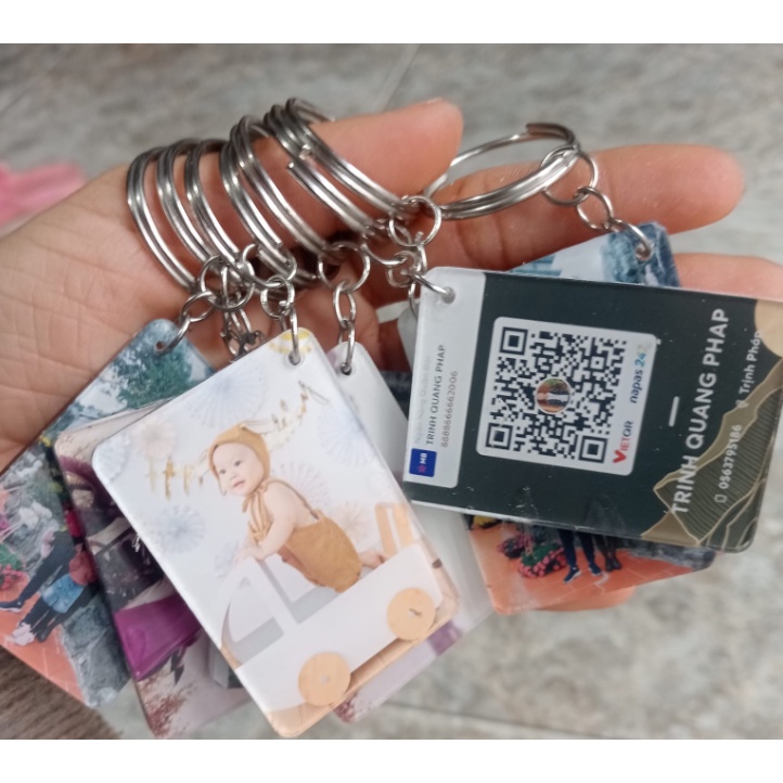Móc khóa mica in mã QR theo yêu cầu