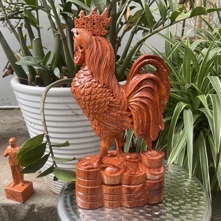 Tượng con gà gỗ hương