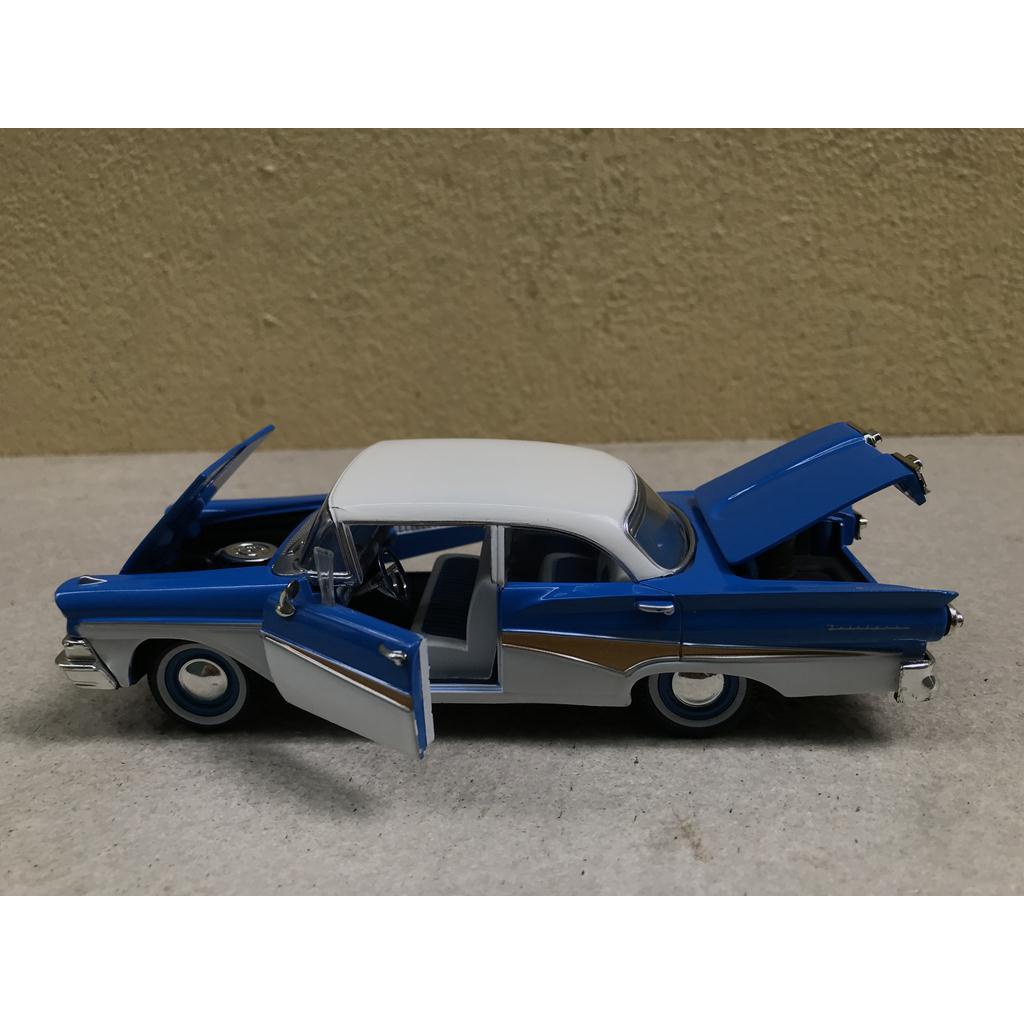 Mô hình xe cổ Ford Galaxie 500 _ 1958 - 1:32