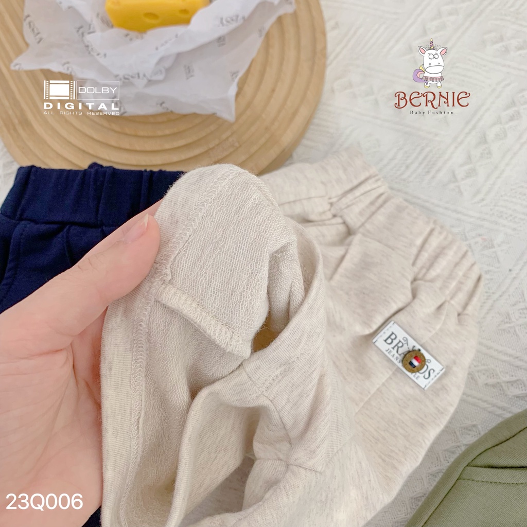Quần đùi da cá đính tag in chữ Bernie cho bé trai