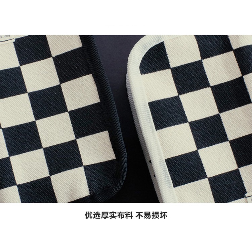 Túi Đựng Bút Chì Trang Điểm Họa Tiết Kẻ Ô Trắng Đen