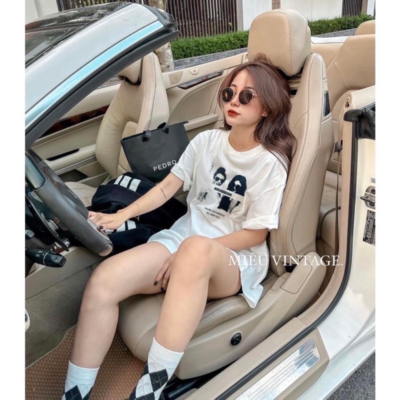 áo thun cô gái mũ đỏ/2 cô gái đeo kính