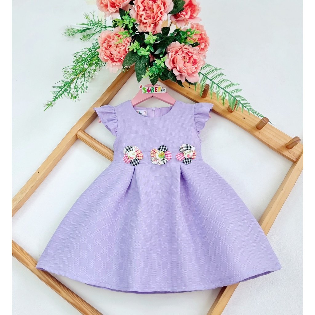 Đầm tím gắn 3 bông hoa