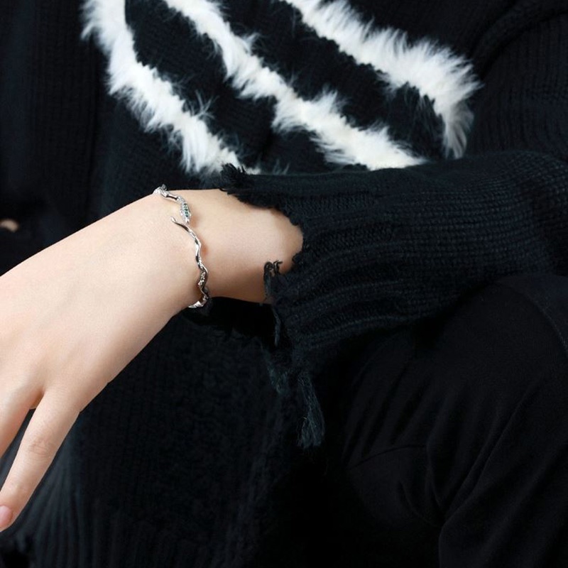 Vòng Tay Hợp Kim Cao Cấp Hình Rắn Thời Trang Cho Nữ