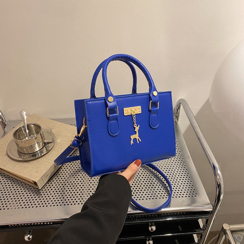 Túi xách hình vuông nhỏ đeo vai sát nách màu trơn thời trang mùa đông 2023 phong cách người nổi tiếng cho nữ 29K4.