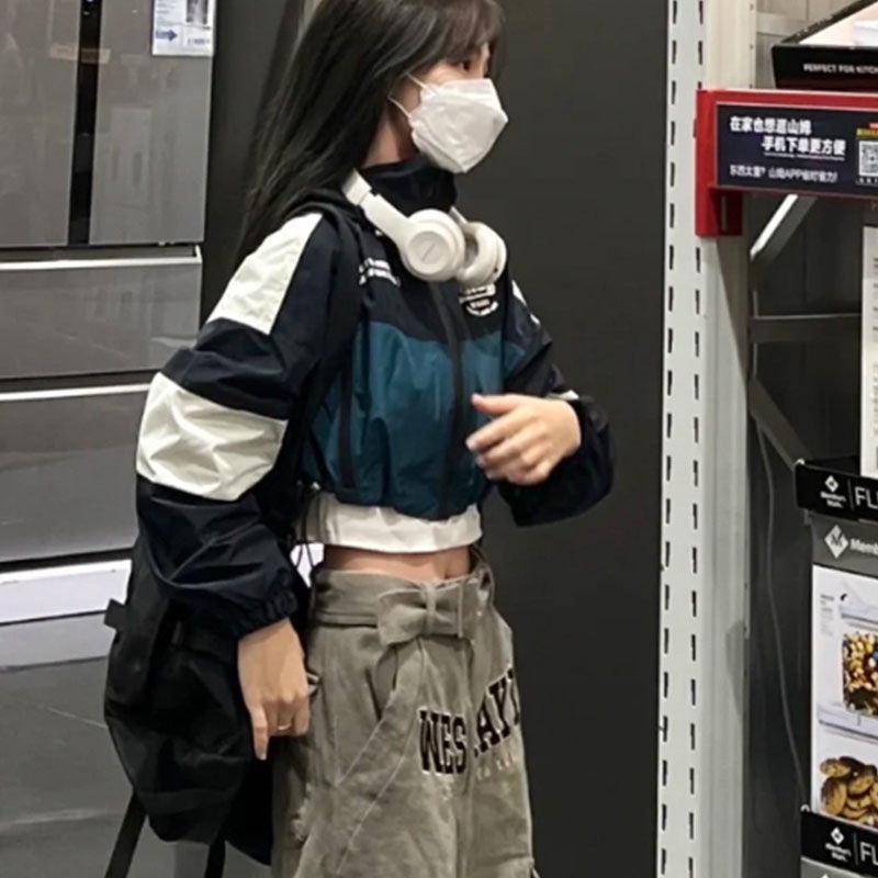 Áo khoác dáng ngắn hở rốn HOT GIRL mẫu mới mùa thu 2022 Áo khoác phối màu tương phản liền mũ thiết kế thích hợp rộng rãi