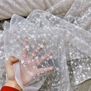 Vải ren hoa nhí trắng gạo khổ 1.5m dùng để may váy áo, pha phối trang trí, may viền quần áo