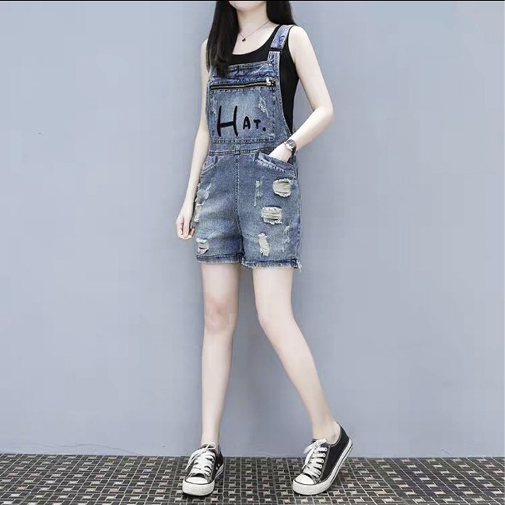 Quần yếm short jean nữ JohnsonLi thêu HAT, phối túi hộp, tia kéo