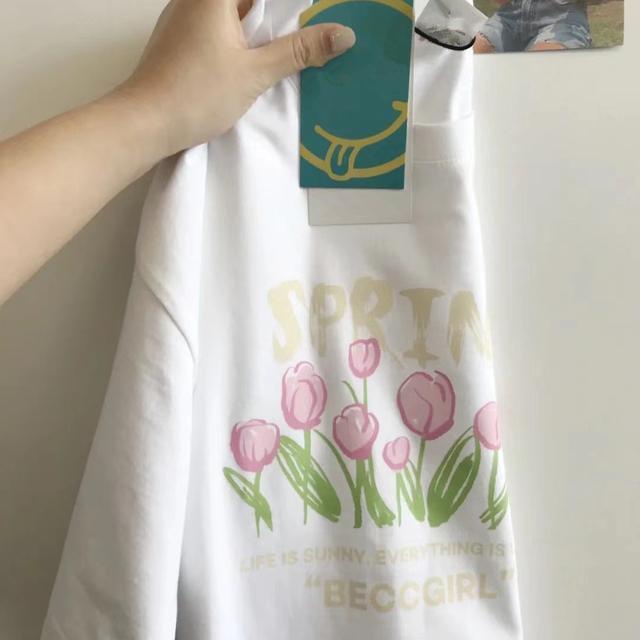 Áo thun COZOKC ngắn tay dáng rộng in hình hoa tulip thời trang