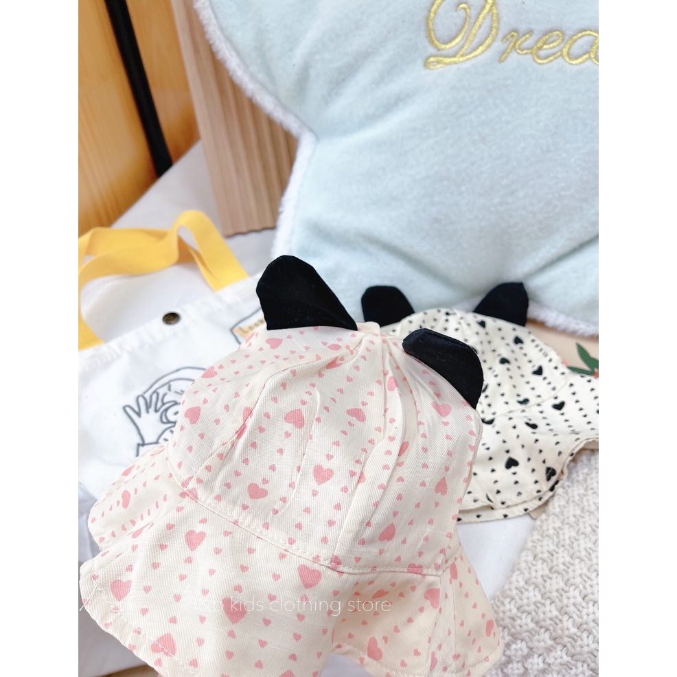 Set body trái tim hai dây kèm mũ chất cực đẹp cho bé sơ sinh