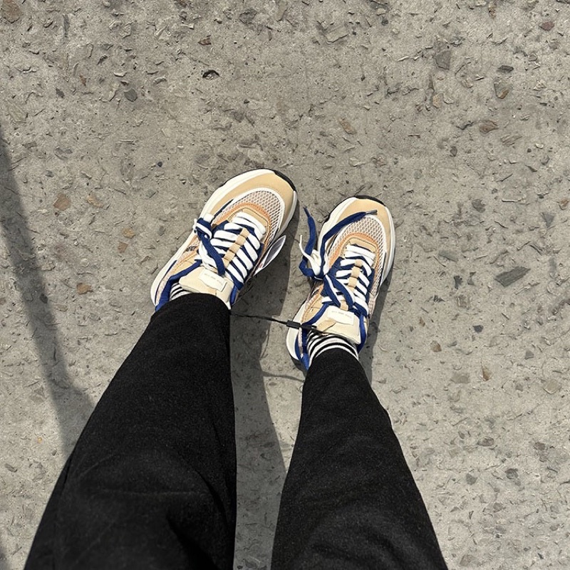 Giày thể thao Stra