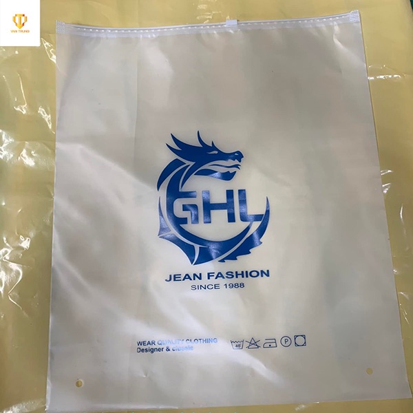 In túi zip theo yêu cầu In Ấn Bao Bì Văn Trung – Túi Zip Đựng Quần Áo