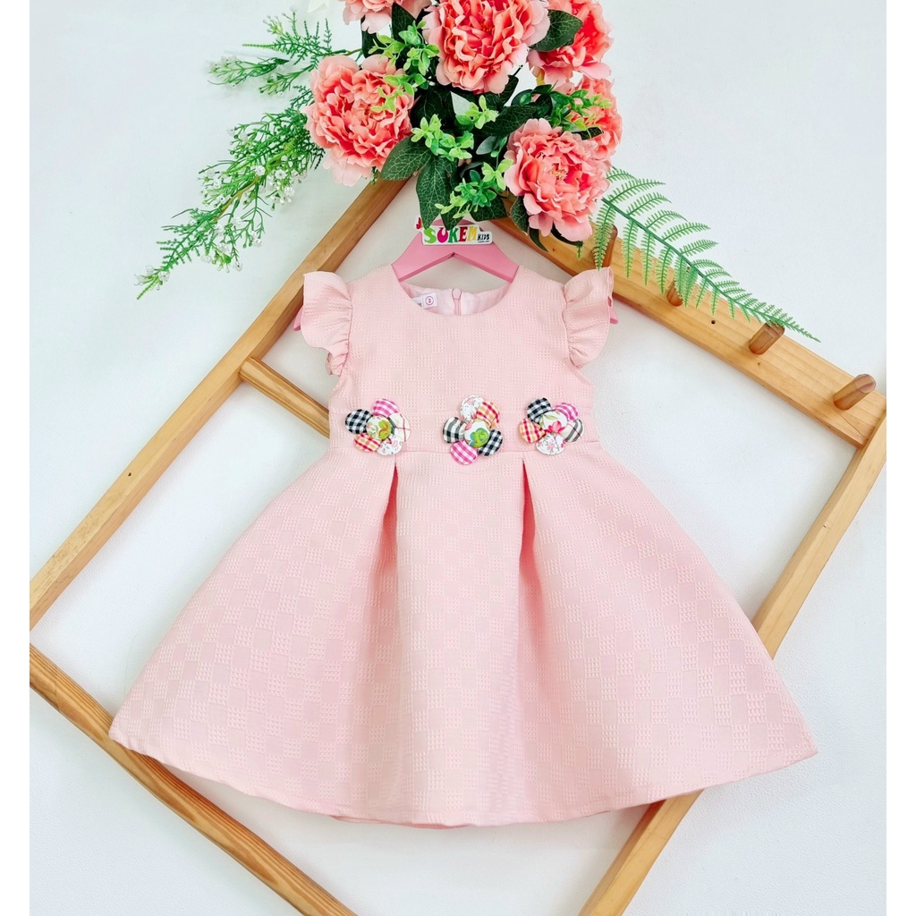 Đầm hồng nhạt đính 3 bông hoa eo