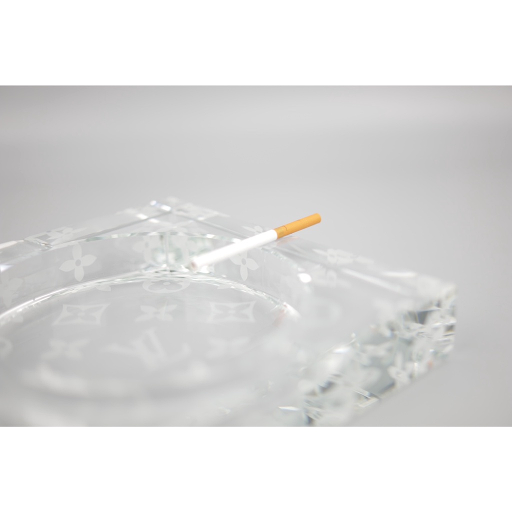 Gạt Tàn Thủy Tinh Cao Cấp Lv Presbyopic!