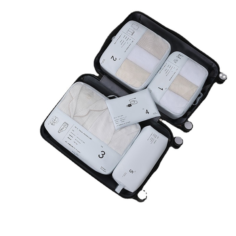 Sáu miếng vệ sinh và vệ sinh được đóng gói riêng biệt. Vỏ Bọc Vali Và Quần Áo Phân Loại Được Đóng Gói Và Phân Loại