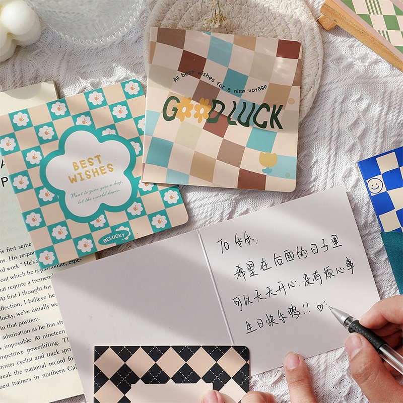 Thiệp dạng retro bao gồm bì thư và tem niêm phong purpleheartbora