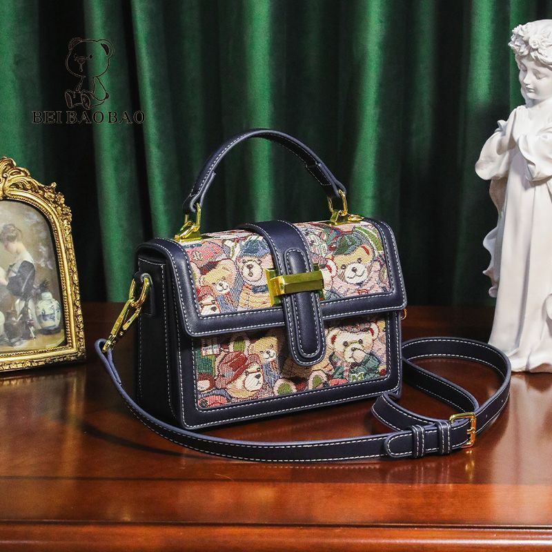 Túi Xách Đeo Vai Thêu Hình Gấu Graffiti Thời Trang Nữ 2023