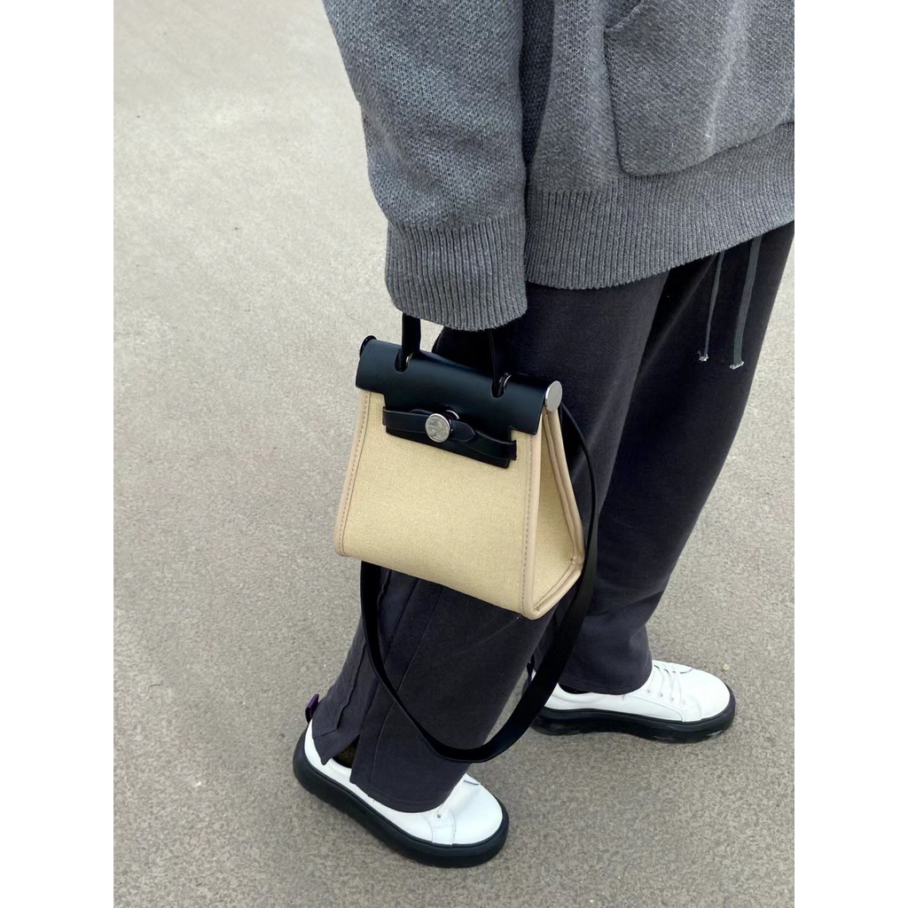 Túi Đeo Chéo Kylie Chất Liệu Canvas Phối Màu Thời Trang 2022 Cho Nữ