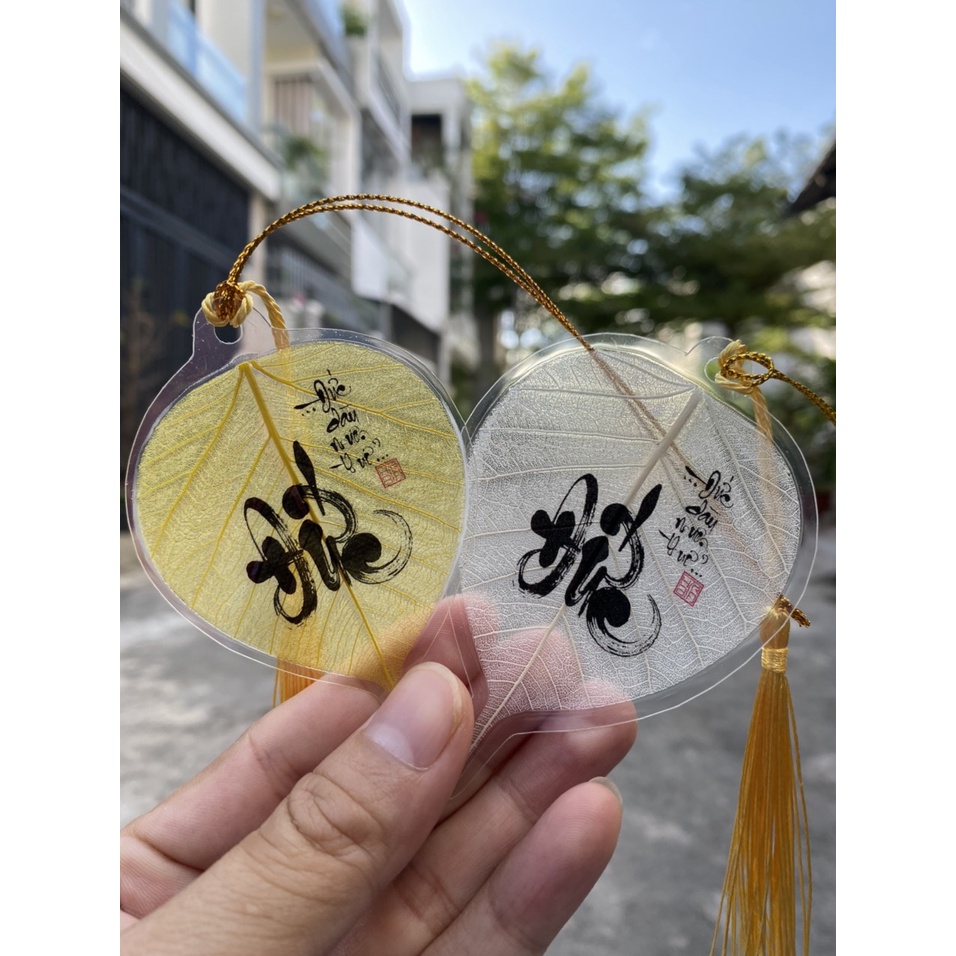 - Lá bồ đề in chữ Thư Pháp - Món quà mang đến May Mắn, Bình an - Kích cỡ 6x9cm