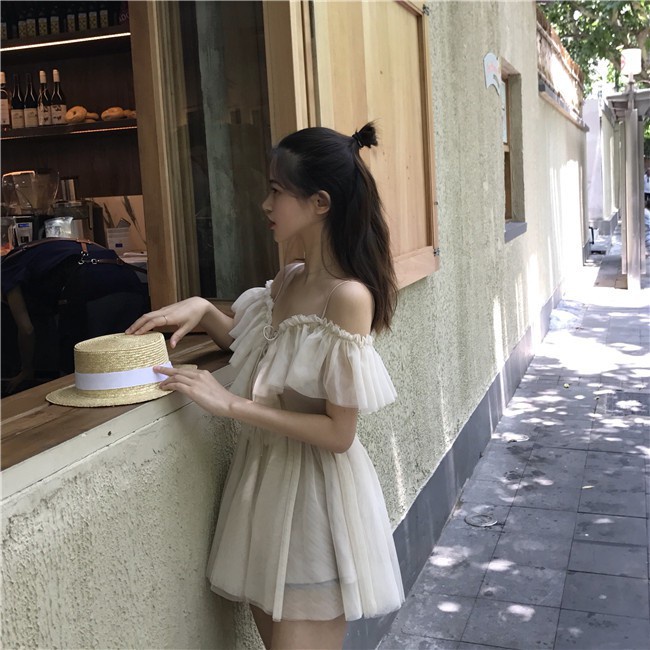 Váy bánh bèo hai dây trễ vai